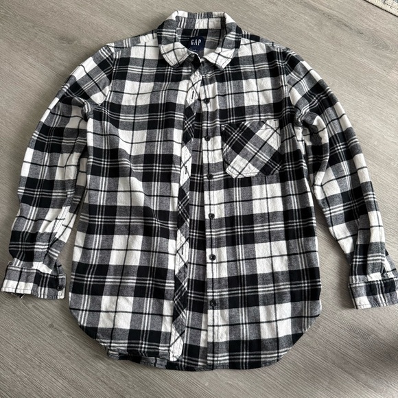 GAP Tops - GAP Women’s  Black and White Plaid Shirt